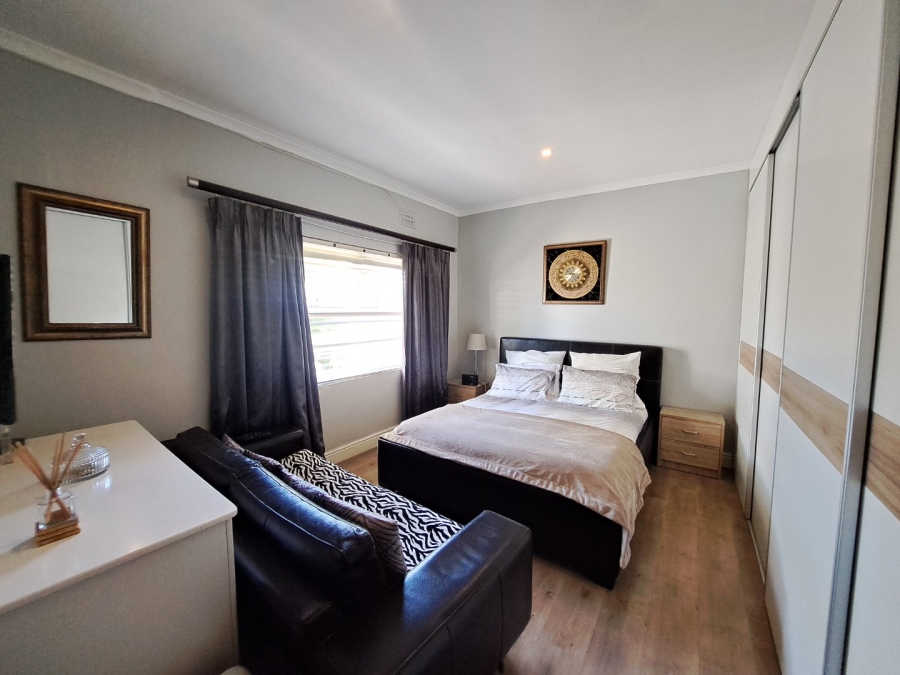 4 Bedroom Property for Sale in Lansdowne Western Cape